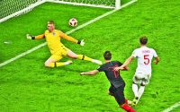 Mandzukic breaks England hearts, fires Croatia into World Cup final