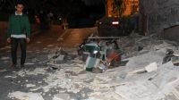 Powerful quake on Indonesia's Lombok island kills 91, tourists flee