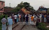 Man killed after train rams bus at Chattogram rail crossing